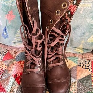 Doc Martens Triumph 1914 boots